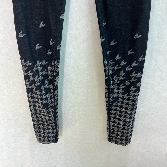 Fabletics High-Waisted Seamless Check
Legging Size small - Picture 3 of 8